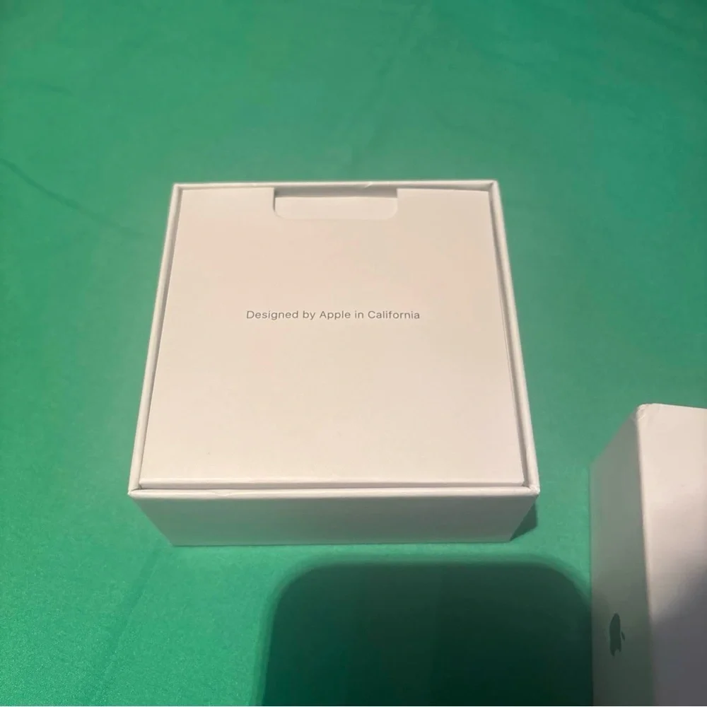 Apple Wireless Earbuds in White